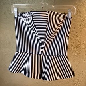 Flattering Black and white fitted Guess sz S